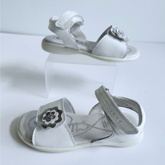 Buckle My Shoe Liris White Floral Embroidered Sandals Silver Leather London New - Picture 1 of 11